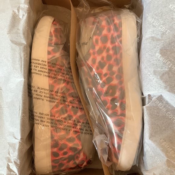 Kenneth Cole Bubble Gum Pink Calf Sneakers - Picture 4 of 8